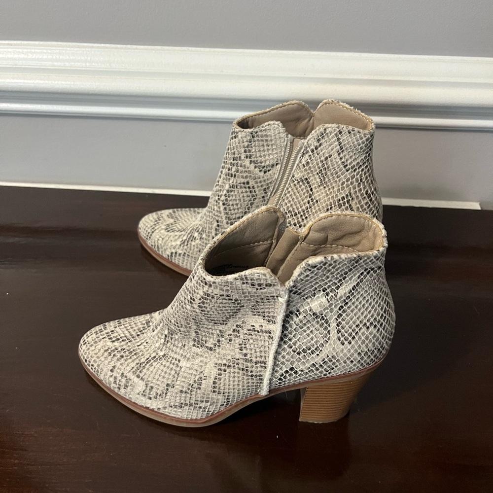 Snakeskin‎ Ankle Boots